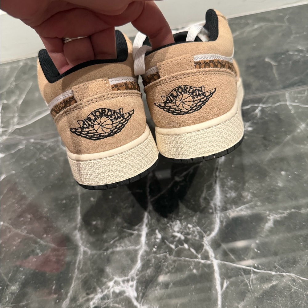 Air Jordan - Picture 6 of 7